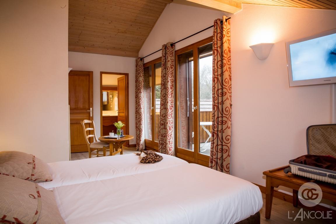 L'Ancolie "Chalet Du Lac" Hotel Cruseilles Kültér fotó